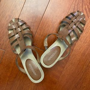 Aerosoles leather closed toe sandals size 10